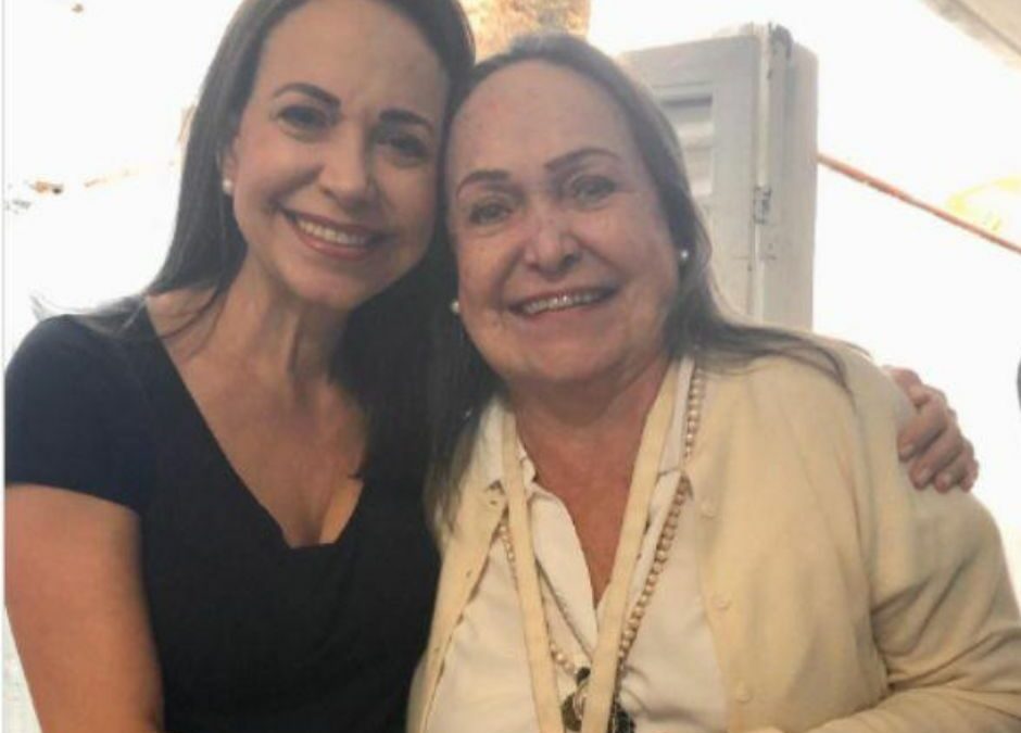 Madre de María Corina Machado salió del país con los asilados de la embajada argentina