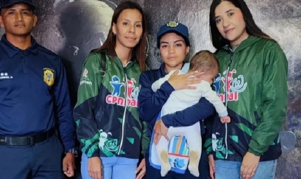 Abandona a su bebé para «presionar al padre» a seguir con ella