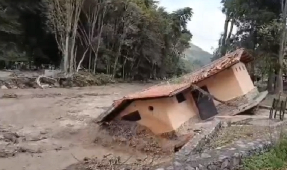 Reportan 103 viviendas y 16 puentes con daño total en Mérida tras intensas lluvias