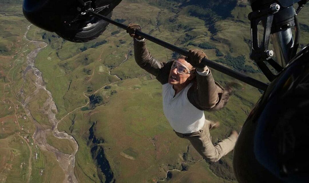 Tom Cruise logra récord Guinness por peligrosa acrobacia en Misión Imposible