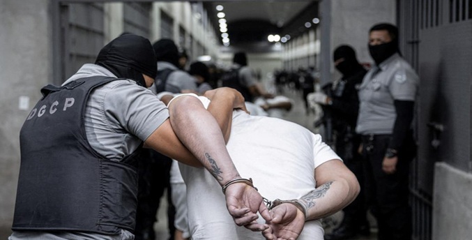 Familiares de deportados por EE. UU. llegaron a El Salvador