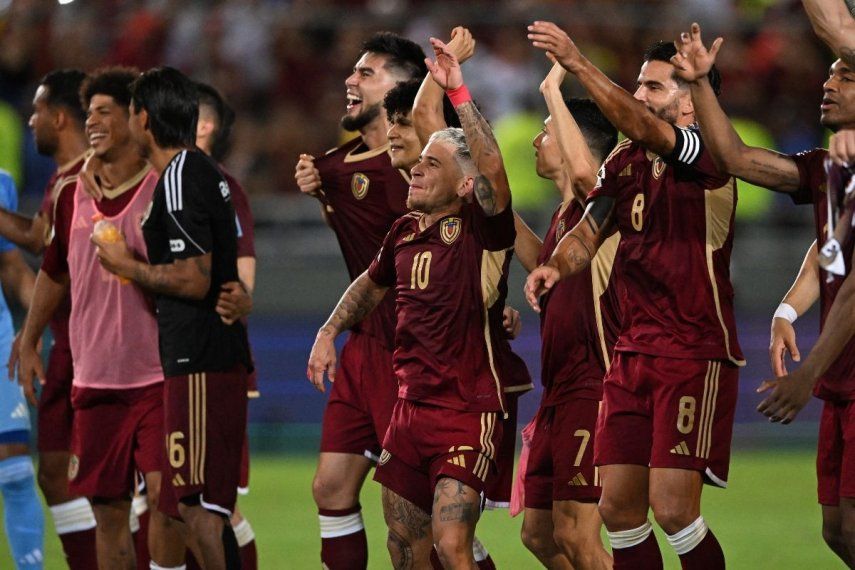 La Vinotinto visita a Uruguay en un duelo clave por la clasificación al Mundial